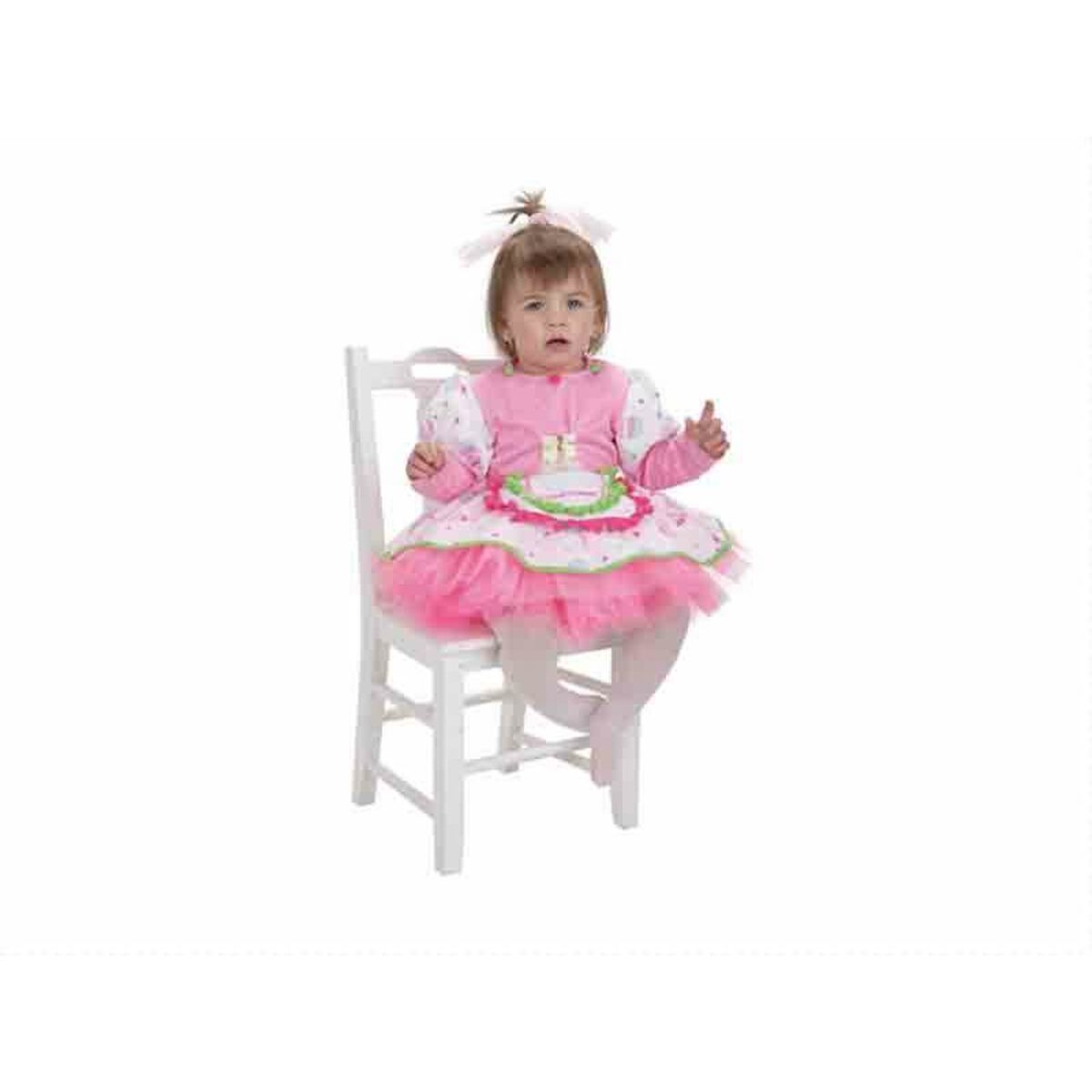 En liten bebis sitter på en vit stol klädd i en rosa och vit Cupcake-maskeraddräkt med tyllkjol.