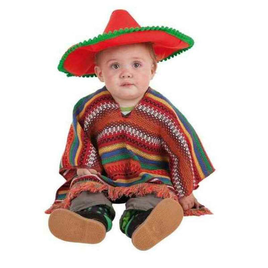 En söt bebis sitter klädd i en färgglad mexikansk poncho med fransar och en stor röd sombrero med gröna detaljer.