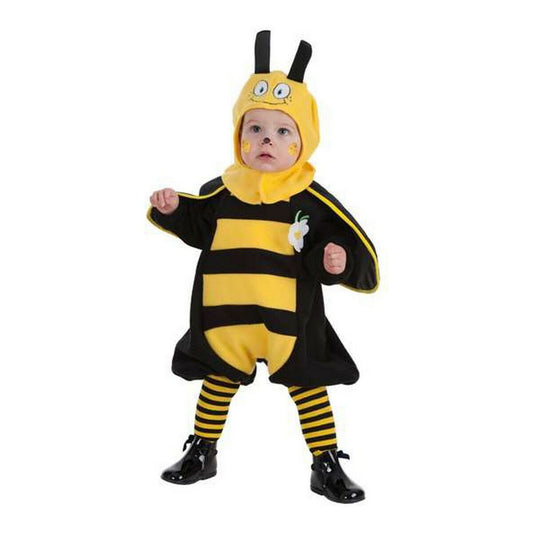 Ett litet barn klätt i en svart och gulrandig bivmaskeraddräkt med matchande huva och randiga strumpor.