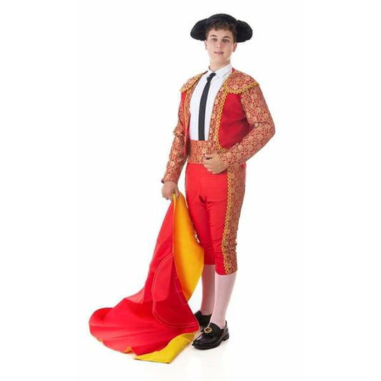 En ung man poserar i en detaljerad röd och guld-broderad matadordräkt med svart hatt och håller i en stor röd och gul cape.