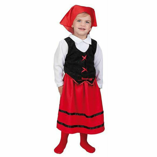 Ett litet barn i en maskeraddräkt som föreställer en kvinnlig herde, klädd i röd kjol, svart väst, vit skjorta och röd huvudduk.