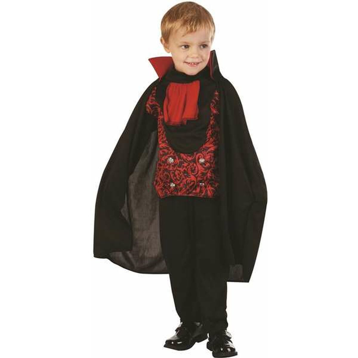Ett litet barn klädd i en svart och röd vampyrdräkt bestående av byxor, en väst med röda mönster, en skjorta med röd halsduk och en svart mantel med röd insida.