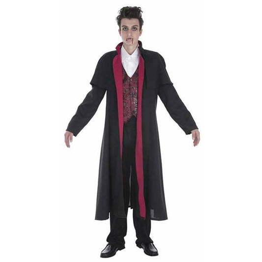 En ung man med blek hy och läppstift som ser ut som blodstänk på tänderna poserar i en lång svart vampyrkappa med rött foder och en mönstrad röd väst.