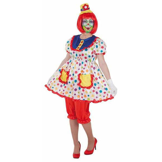 En kvinna klädd i en färgglad maskeraddräkt som kvinnlig clown, bestående av en prickig klänning, röda puffbyxor, en liten hatt och röda skor.