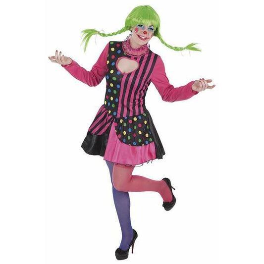 En kvinna bär en livlig clowndräkt i rosa och svart med ränder och färgglada prickar, komplett med en grön peruk med tofsar.
