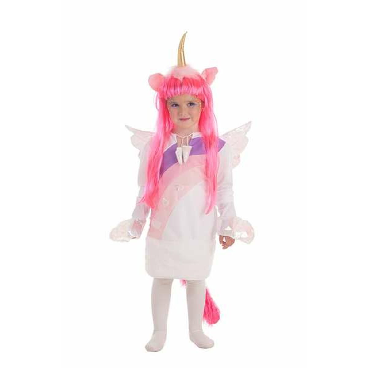 Ett barn klädd i en vit och rosa enhörningsdräkt med långt rosa hår, horn och vingar, stående mot en vit bakgrund.