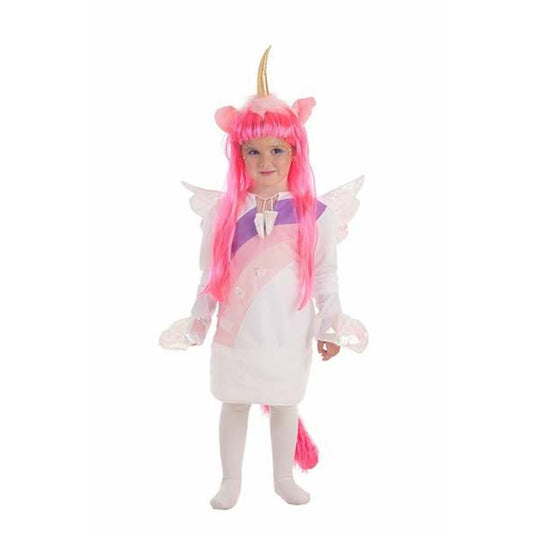 Ett barn klädd i en vit och rosa enhörningsdräkt med långt rosa hår, horn och vingar, stående mot en vit bakgrund.