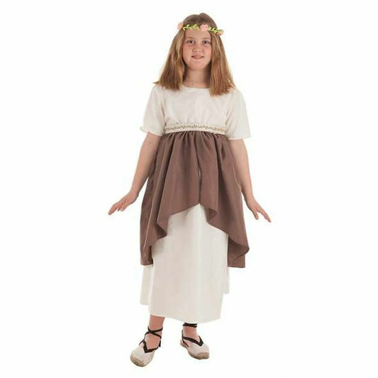 Ett barn poserar i en traditionell tvådelad maskeraddräkt som består av en vit klänning och ett brunt överstycke med blomsterkrans i håret.