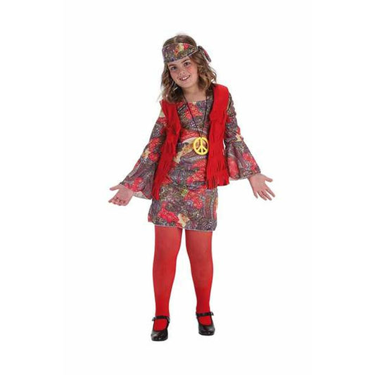 Ett leende barn i en färgglad hippie maskeraddräkt med mönstrad klänning, röd väst med fransar, pannband och ett stort fredssymbolhalsband.