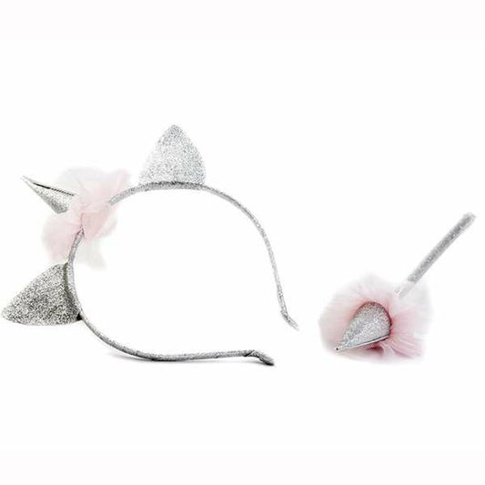 Ett set med två rosa enhörningsaccessoarer: ett diadem med glittriga öron, horn och rosa tyll, samt en matchande dekorativ stav med glitter och tyll.