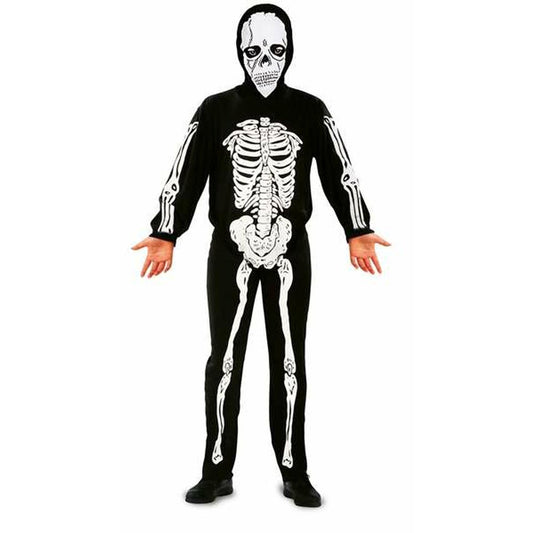 Ett barn står i en helkroppsmaskeraddräkt som föreställer ett skelett. Dräkten är svart med vita tryckta benstomme och inkluderar en matchande huva med skeletthuvud.