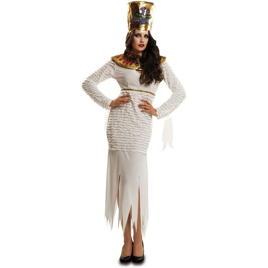 En kvinna i en vit, vågig, lång egyptisk maskeraddräkt med en stor guldfärgad huvudbonad prydd med egyptiska symboler.
