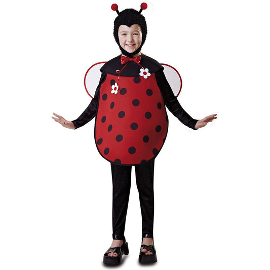 Ett barn som ler och poserar i en röd och svart nyckelpiga maskeradkostym med fluffig svart huvudbonad och vita blomdetaljer.