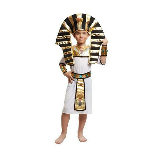 Ett barn poserar glatt i en egyptisk maskeraddräkt bestående av en vit tunika med guldfärgade bälten och detaljer, samt en stor svart och guldfärgad faraonisk huvudbonad.