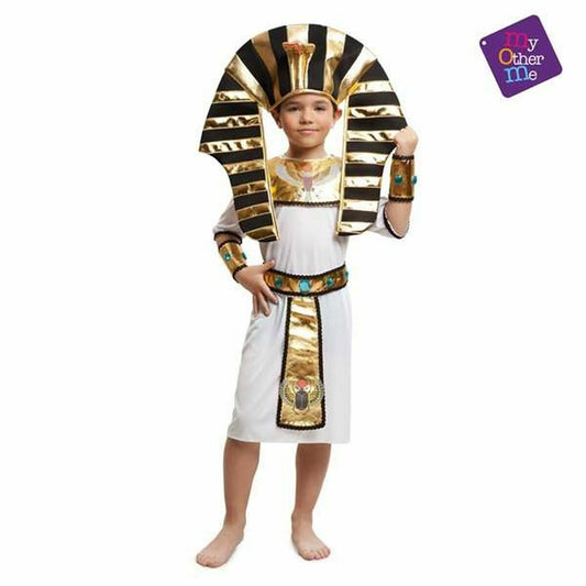 Ett barn poserar i en vit och guldskimrande egyptisk Faraodräkt, komplett med en stor randig huvudbonad, bälte och armband.