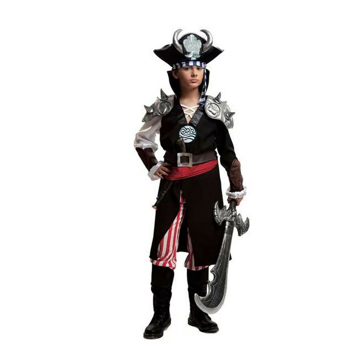 En person klädd i en episk piratdräkt med en hornprydd hatt.