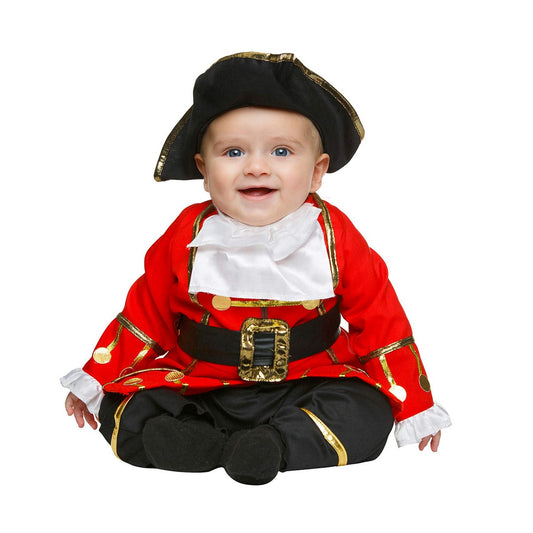 En glad baby sitter ner i en röd och svart piratdräkt med gulddetaljer och en svart trekantig hatt.