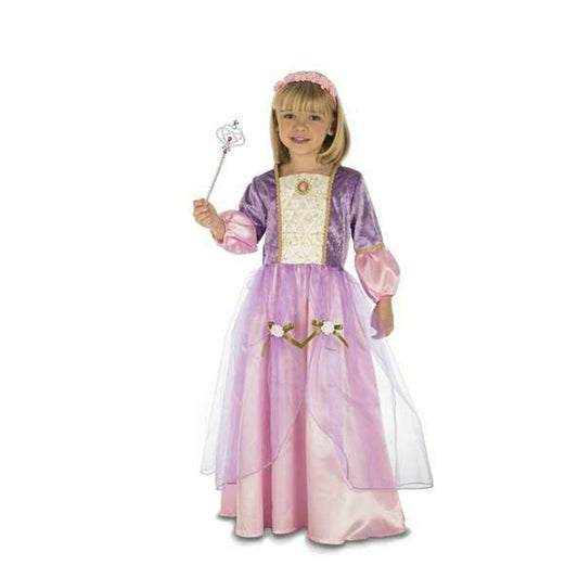 Ett litet barn i en lila och rosa prinsessklänning håller i en glittrig trollstav och bär ett matchande rosa diadem.