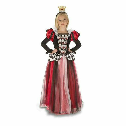 Ett barn klädd i en svart och röd Kärleksdrottning maskeraddräkt med puffärmar, ett rutigt midjeparti och en guldkrona på huvudet.