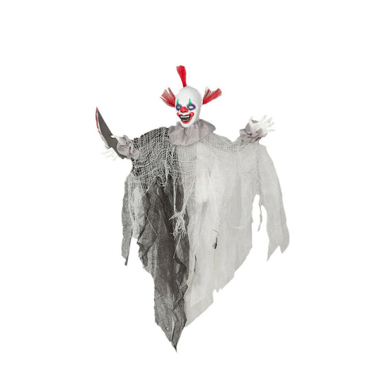 En hängande halloween-dekoration föreställande en vit clown med rött hår, skräcksminkning och en kniv i ena handen, klädd i sönderrivna svartvita tygstycken.