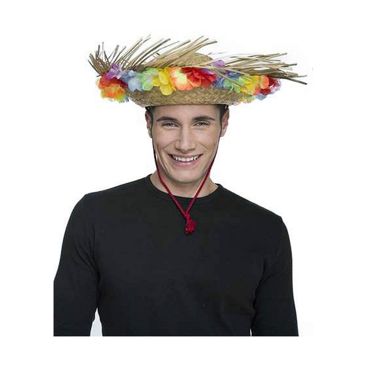 En leende man bär en ljusbrun stråhatt i sombrero-stil dekorerad med en rad färgglada hawaiianska blommor och med ett rött hakband.