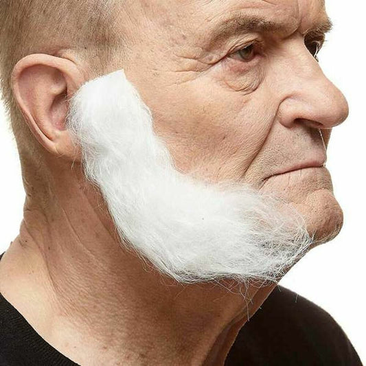 Närbildsprofil av en äldre man med ett tjockt, vitt tofsformat skägg som fästs vid kinden och går ner mot hakan.