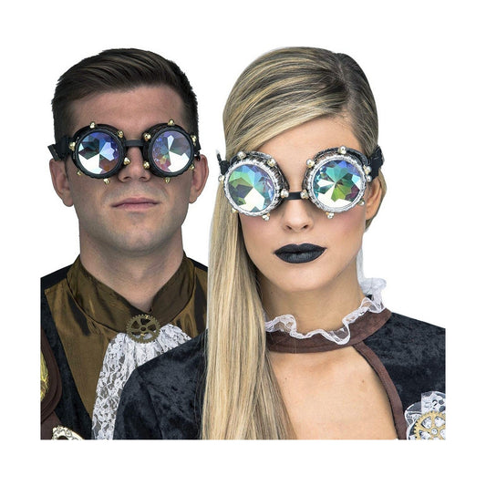 En man och en kvinna visar upp identiska steampunk-inspirerade skyddsglasögon med stora, facetterade, iriserande linser.