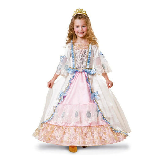 Ett leende barn i en romantisk prinsessmaskeraddräkt med vit överdel, rosa kjol med gulddetaljer och ett guldglittrigt diadem.