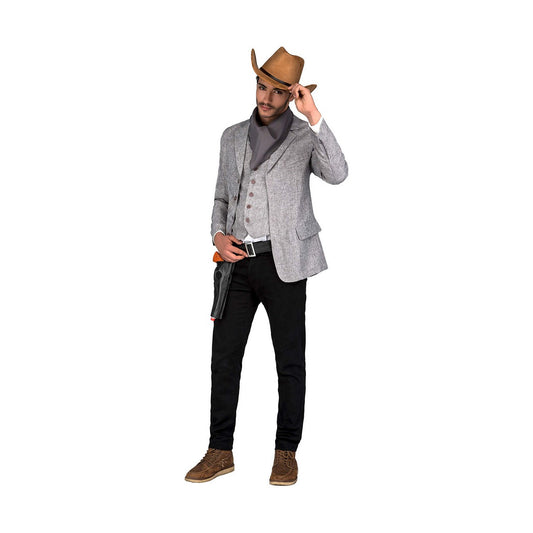 En man i en komplett maskeraddräkt som föreställer en beväpnad man i cowboy-stil, klädd i grå kavaj, väst, svarta byxor, hatt och med ett hölster vid bältet.