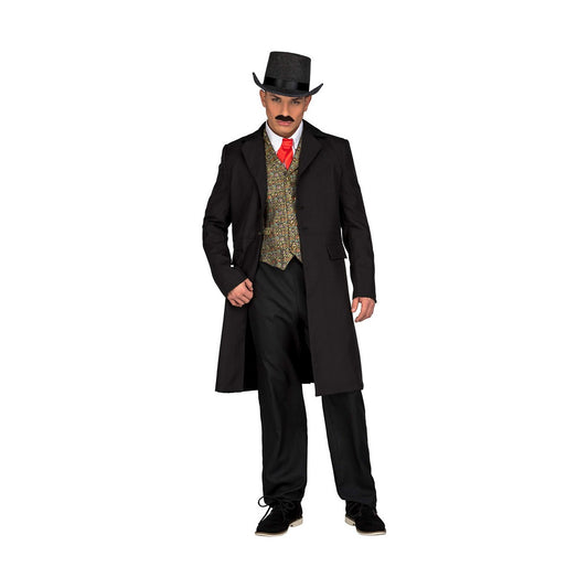 En man i full Croupier-maskeraddräkt med lång svart kappa, mönstrad väst, röd halsduk, cylinderhatt och mustasch.