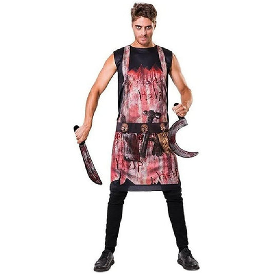 En vuxen man poserar i en blodig slaktarförklädesdräkt och håller i en machete och ett krokigt blad.