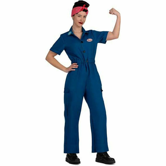 En kvinna klädd i en blå Rosie the Riveter maskeraddräkt, med kortärmad jumpsuit och röd-vit prickig bandana, som flexar sin muskel.