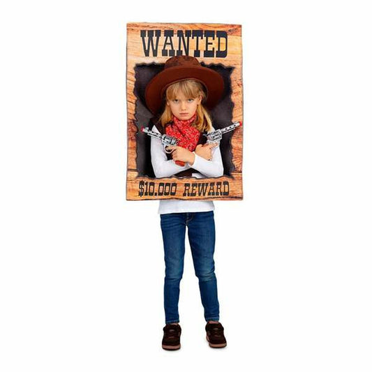 Ett barn bär en utstansad cowboy-maskeraddräkt som ser ut som en stor 'WANTED'-affisch med texten '$10.000 REWARD', inklusive en cowboyhatt och röd halsduk.