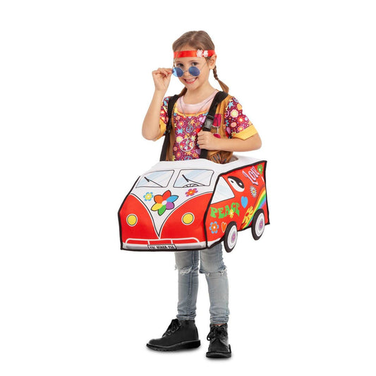 Ett glatt barn bär en röd och vit Hippie Vw Buss maskeraddräkt som ser ut som en transportabel bilkropp dekorerad med 'Peace' och färgglada blommor.