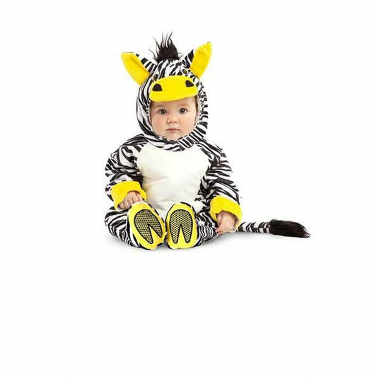 En baby klädd i en hel zebra maskeraddräkt med huva som har gula detaljer och en lång randig svans.