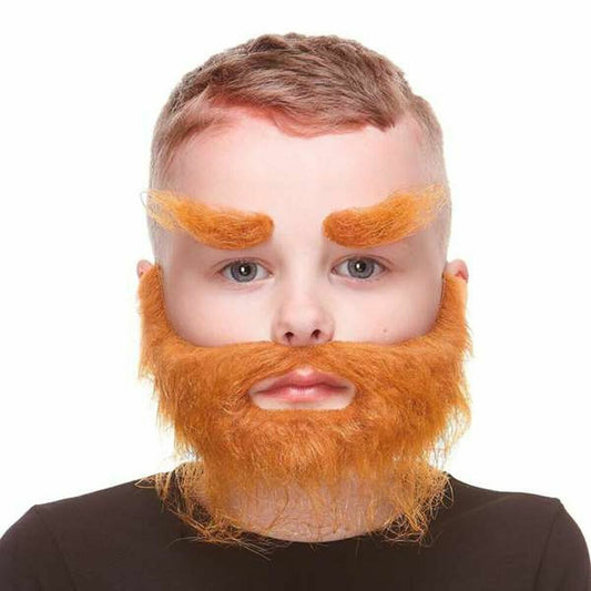 Ett barn med ett tjockt, rödorangefärgat lösskägg och matchande buskiga ögonbryn som täcker halva ansiktet.