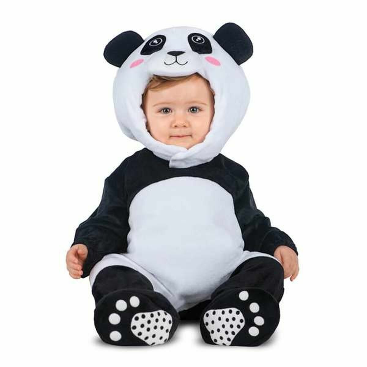 En baby sitter i en mjuk, svart och vit panda maskeraddräkt med en matchande huva som har pandaöron.