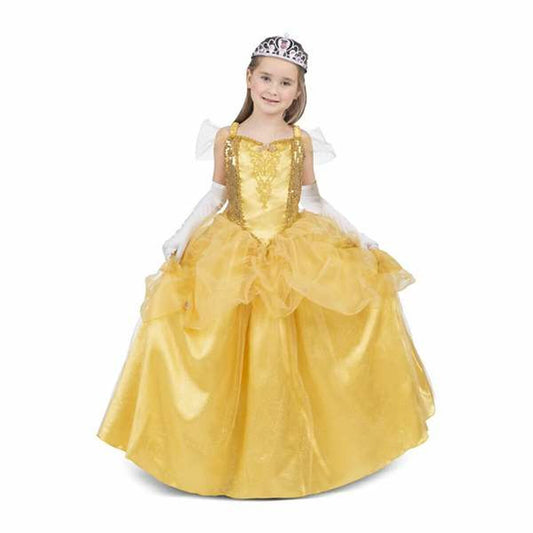 Ett barn poserar i en stor, gul prinsessklänning med puffiga axlar, medföljande vita handskar och ett glittrande diadem på huvudet.