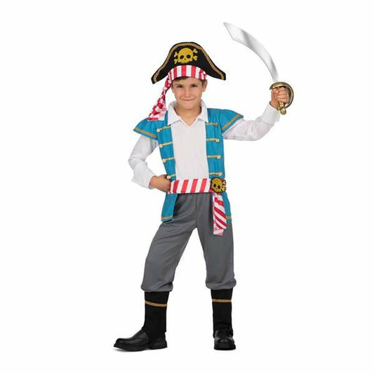 Ett glatt barn klädd i en komplett piratmaskeraddräkt som inkluderar blå väst, vit skjorta, grå byxor, röd-vitrandig sjal och en svart trekantig hatt med dödskalleemblem.