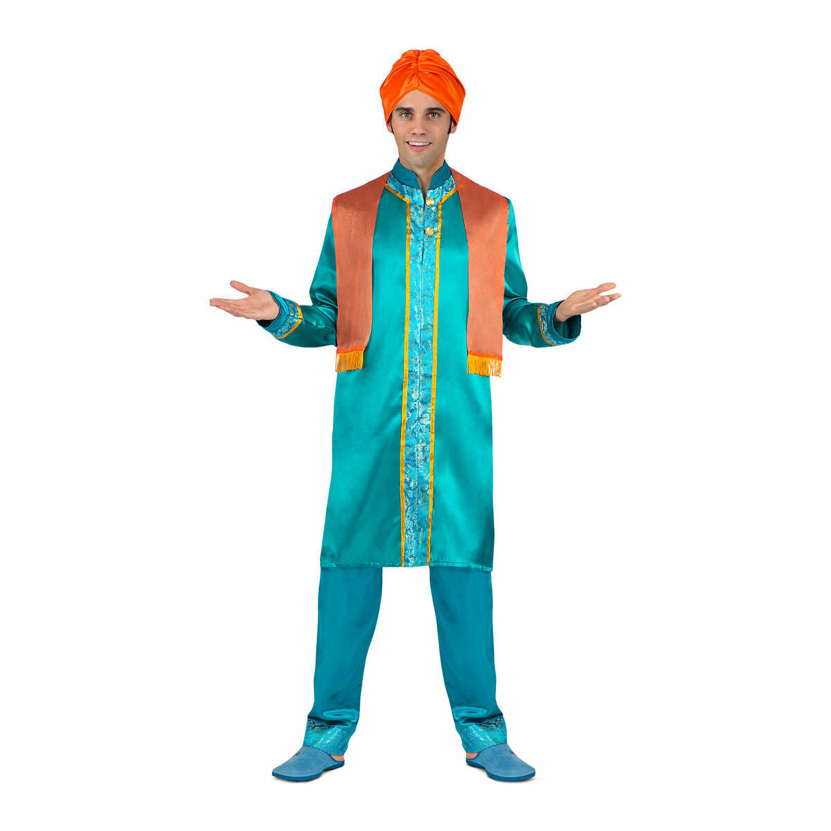 Man i en Turkost färgad indisk/hindu maskeraddräkt med orange turban, lång skjorta, byxor och halsdukar.