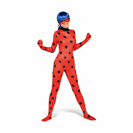 En kvinna i en helkropps, röd och svartprickig LadyBug maskeraddräkt, komplett med blå peruk och ögonmask, står redo för action.