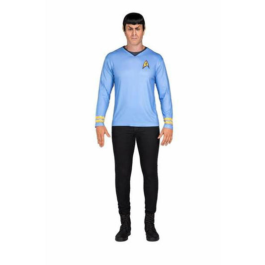 Man klädd i en ljusblå Star Trek Spock T-shirt med guldiga detaljer på ärmarna och ett gult Delta-emblem på bröstet.