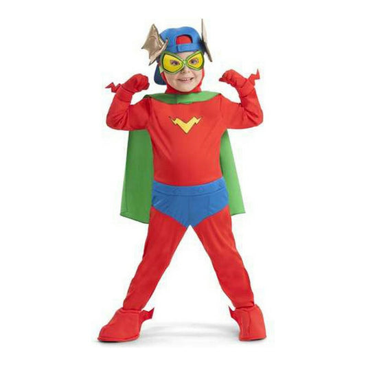 Ett glatt barn i full Superthings Kid Fury maskeraddräkt, komplett med röd dräkt, blå kalsonger, grönt skynke och guldfärgade glasögon på en blå keps.