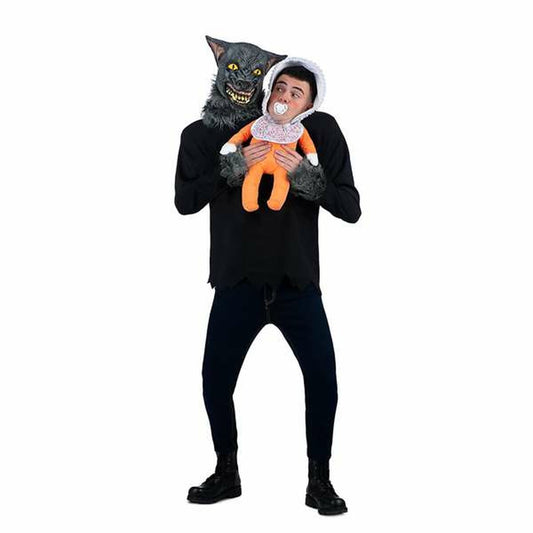 En vuxen person iklädd en svart, trasig tröja och jeans. Personen bär en stor varulvmask och har en utklädnad som ger intrycket av att de håller i en bebis med napp och huva.