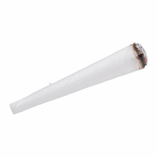En stor, vit och konformad maskeraddräktsaccessoar som liknar en överdimensionerad joint, med en brunsvart bränd ände.