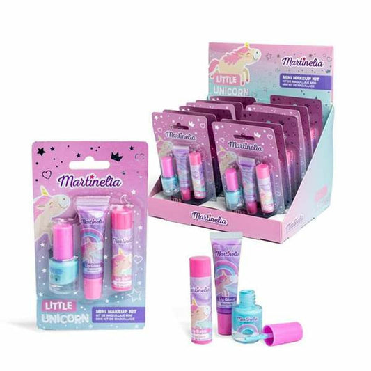 Ett rosa och lila enhörningssminkset från Martinelia, som innehåller ett nagellack, ett läppbalsam och ett lip gloss, presenterat både i förpackning och utställt.