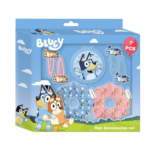 Ett färgglatt set med 7 st Bluey-håraccessoarer, inklusive hårklämmor och två stora scrunchies i blått och rosa med karaktärsmotiv, förpackat i en blå kartong.