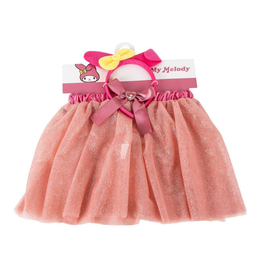 Ett förpackat set med en glittrig rosa tyllkjol och ett rosa diadem med rosett och en liten figur på förpackningen som visar My Melody.