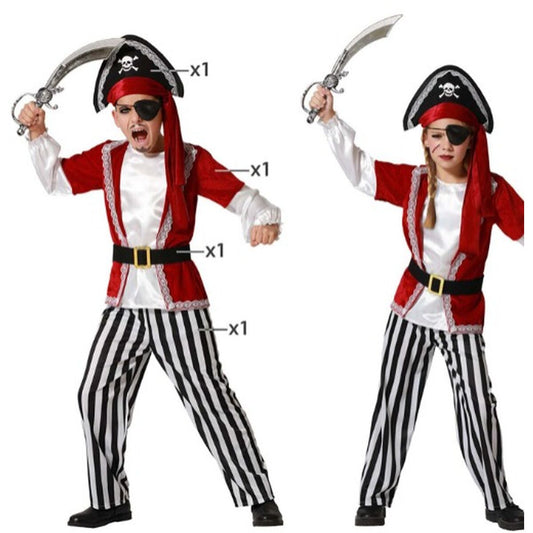 Två barn, en kille och en tjej, poserar i en komplett piratdräkt med röd jacka, vit skjorta, svart-randiga byxor, svart bälte, ögonlapp och pirathatt, hållandes varsin leksakssabel.
