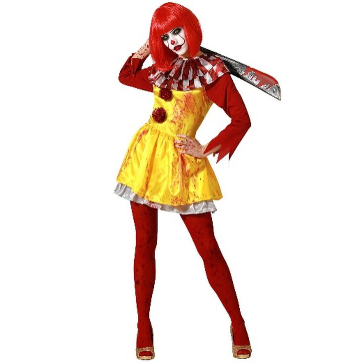 En kvinna i en blodstänkt gul och röd clowndräkt med rött kort hår och vit clownmakeup, poserar hotfullt.